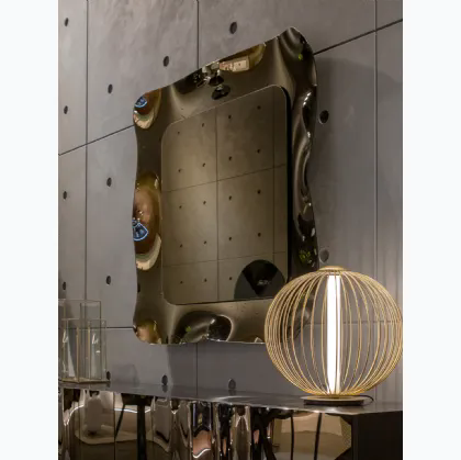 Specchio di design Dorian con cornice in vetro curvo di Tonin Casa