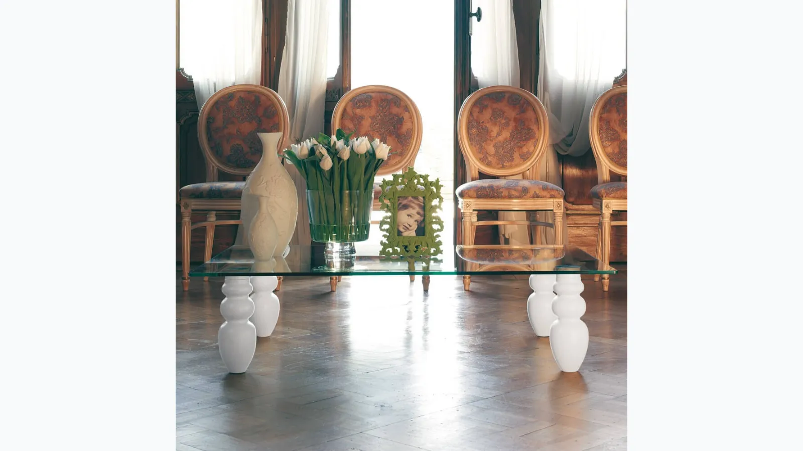 Tavolino Decor in cristallo con gambe in legno laccato di Ponti Terenghi
