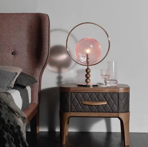 Comodino in legno con rivestimento in pelle trapuntata a rombi Tiffany di Tonin Casa 