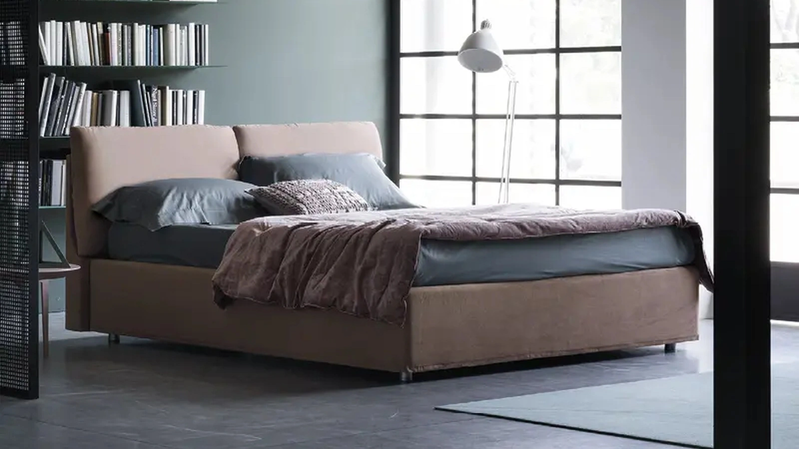 Letto con testiera imbottita Flock di Rigosalotti