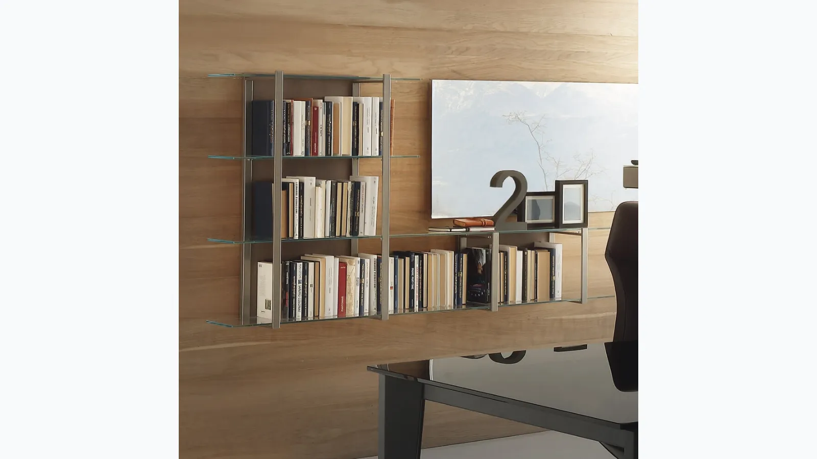Libreria sospesa Icon 05 in metallo e vetro di Ponti Terenghi