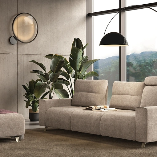 Divano lineare Push con schienale regolabile in due profondità di Rigosalotti