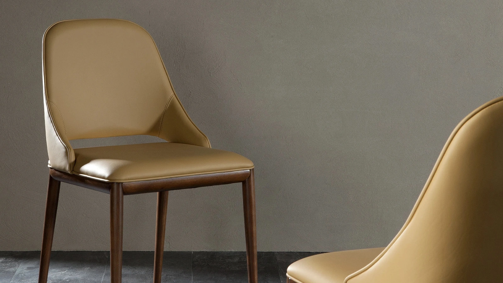 Sedia Malva con seduta rivestita pelle di Tonin Casa