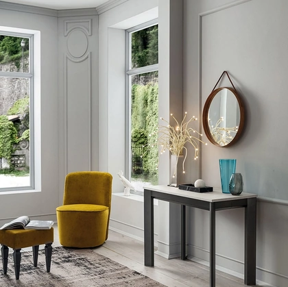 Tavolo consolle allungabile Steave con top in HPL e gambe in alluminio di La Primavera